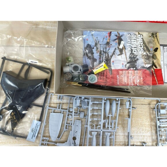 Airfix 1:72 Spitfire Mk.Ia Messerschmitt Bf110 Model Kit A50128 Dogfight Doubles - Picture 6 of 15